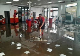 Zona peatonal inundada frente a la Casa de Comillas