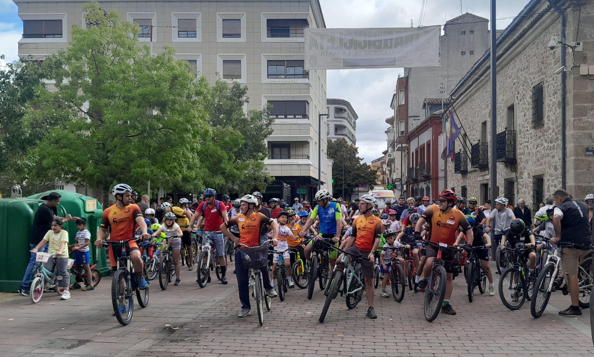 Multitudinario y muy animado Día de la Bicicleta