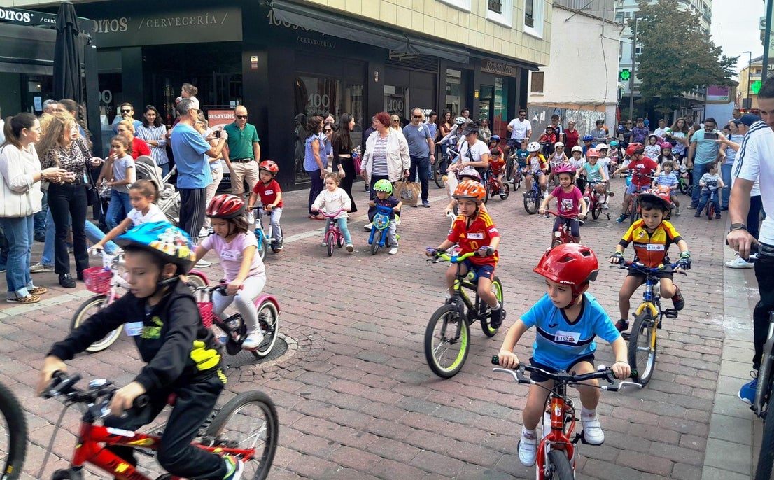 Multitudinario y muy animado Día de la Bicicleta