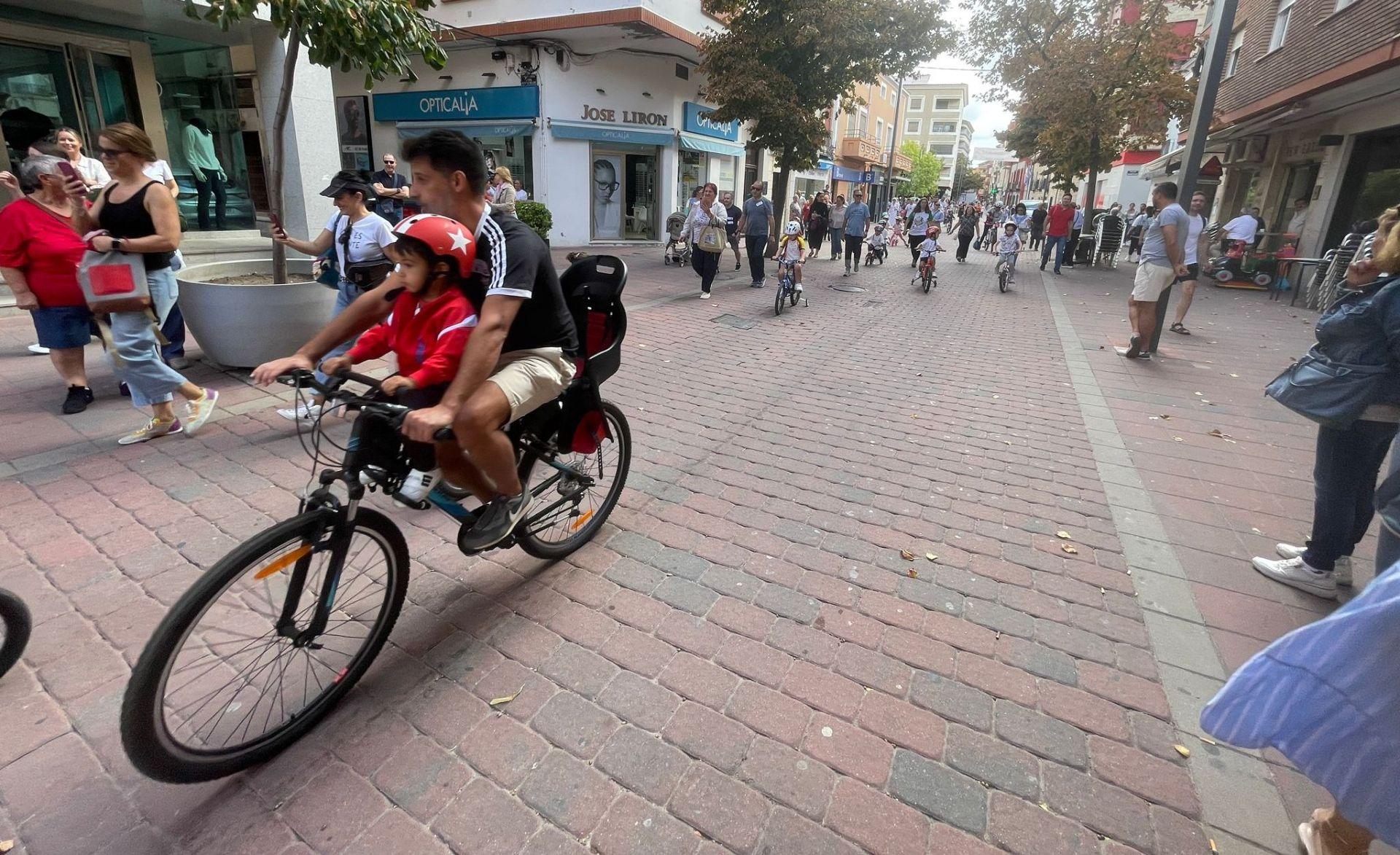 Multitudinario y muy animado Día de la Bicicleta