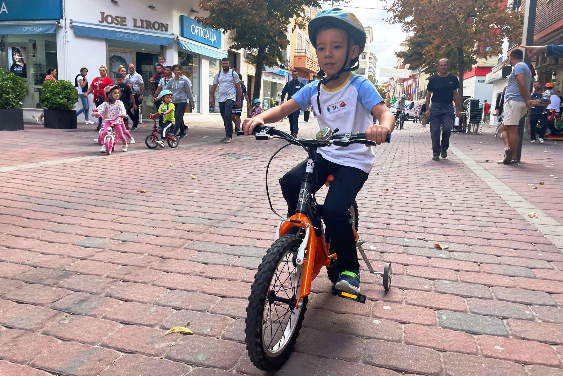 Multitudinario y muy animado Día de la Bicicleta