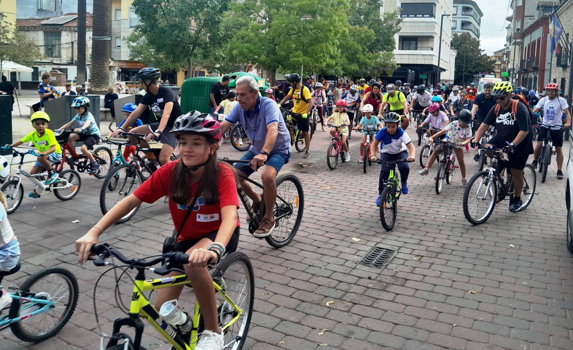 Multitudinario y muy animado Día de la Bicicleta