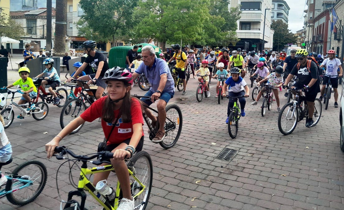 Multitudinario y muy animado Día de la Bicicleta