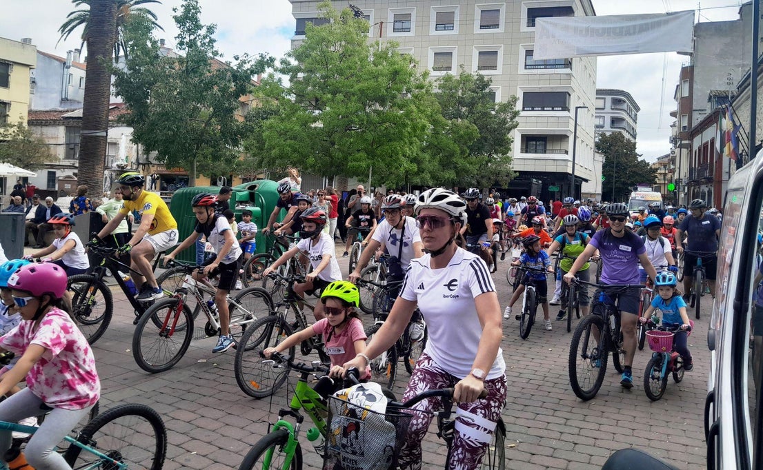 Multitudinario y muy animado Día de la Bicicleta