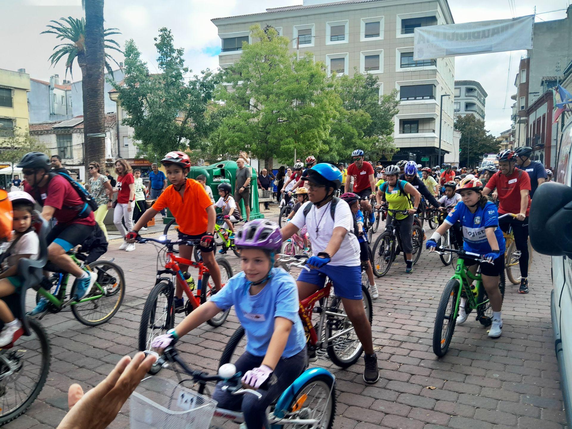 Multitudinario y muy animado Día de la Bicicleta