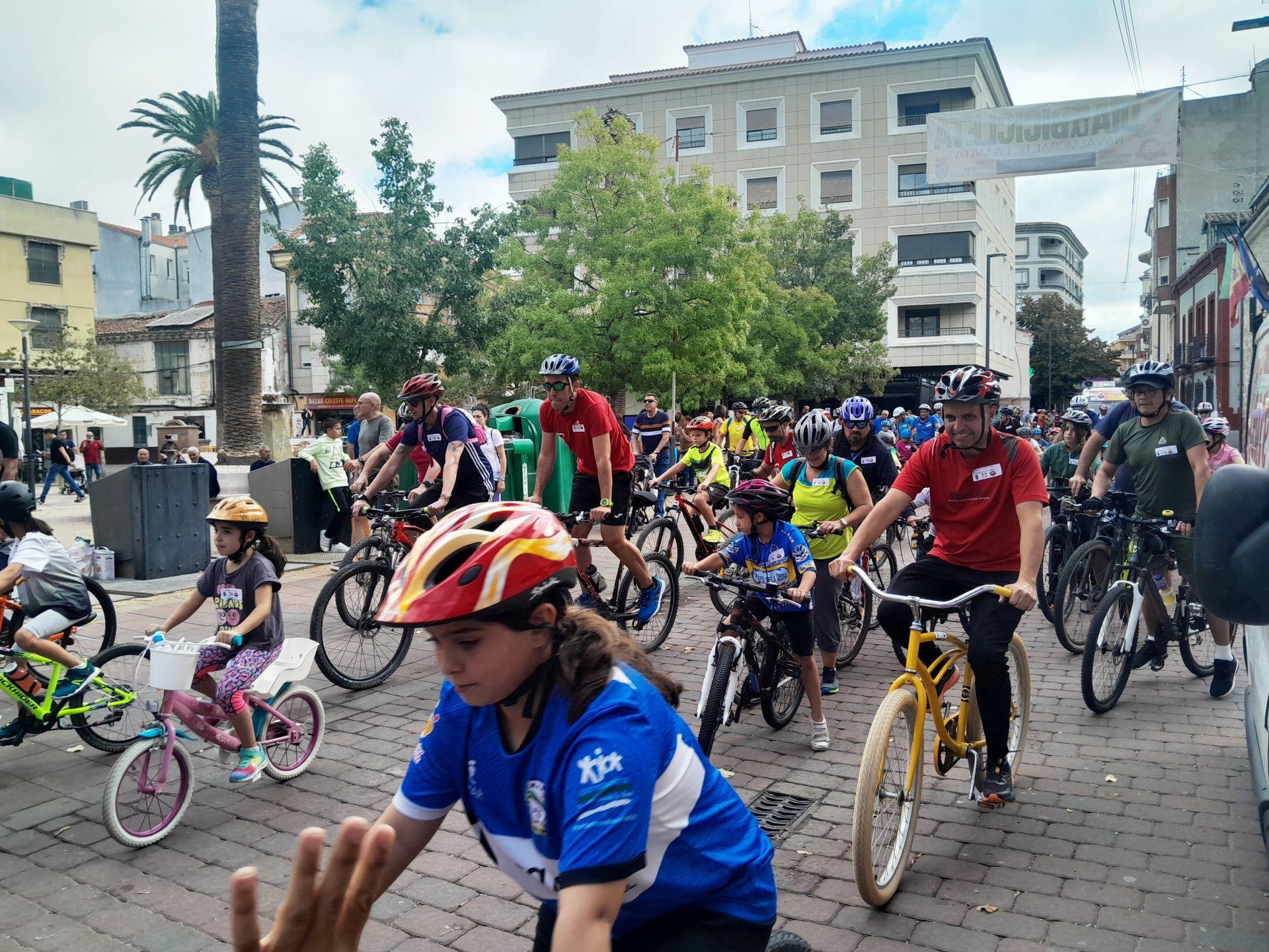 Multitudinario y muy animado Día de la Bicicleta