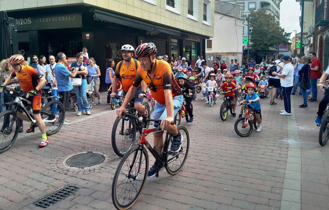 Multitudinario y muy animado Día de la Bicicleta