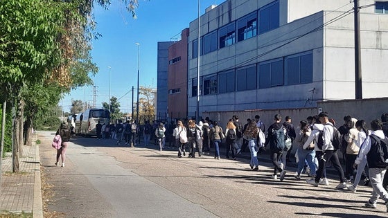 El Ayuntamiento reforzará la señalización en torno al instituto Zurbarán