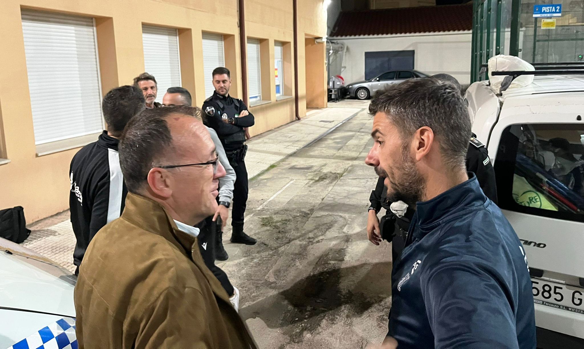 El alcalde y miembros del equipo de Gobierno despidieron a los agentes