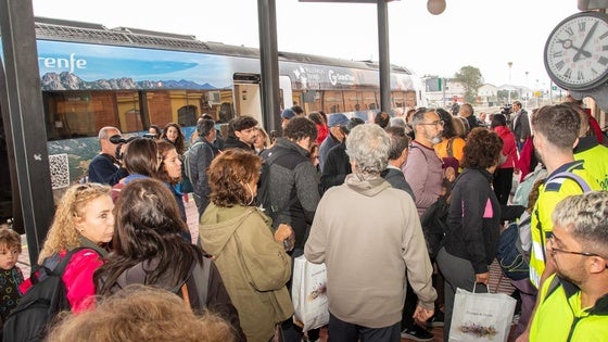 El primer tren turístico hace parada en Navalmoral
