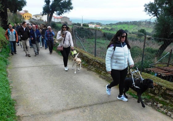 Participantes en la ruta realizada en Casas de Miravete