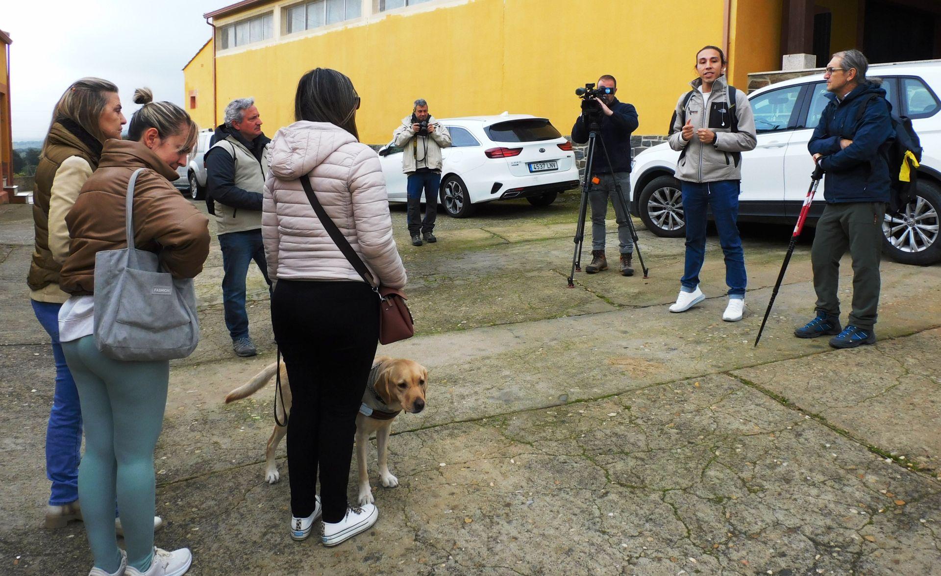 Monfragüe apuesta por el senderismo accesible para personas con deficiencia visual