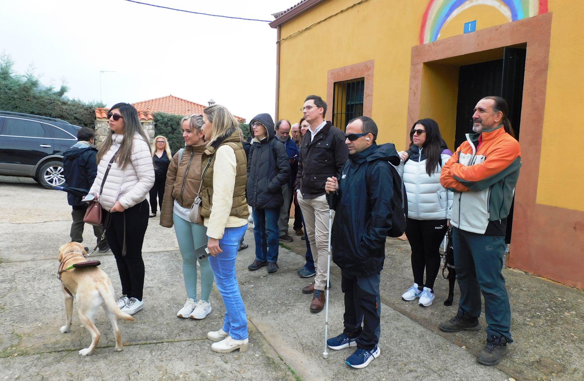 Monfragüe apuesta por el senderismo accesible para personas con deficiencia visual