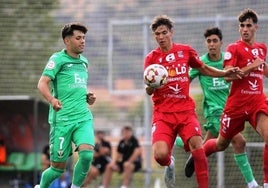 Galván es un central alto, rápido y con gran facilidad para sacar el balón jugado desde atrás