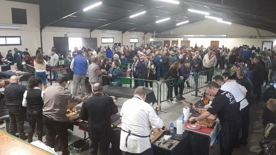 El corte solidario de jamón de Toril recauda 7.130 euros para Valencia