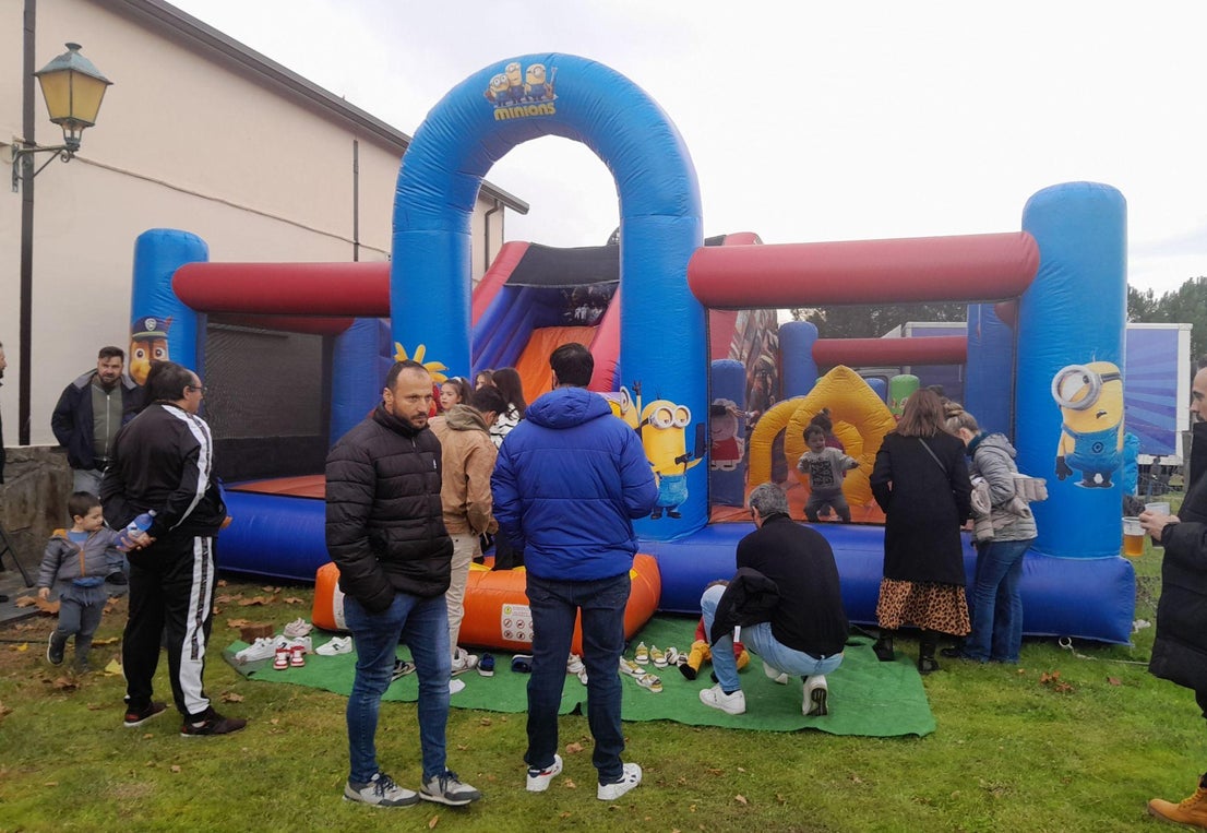 Gran acogida del corte solidario de jamón en Toril