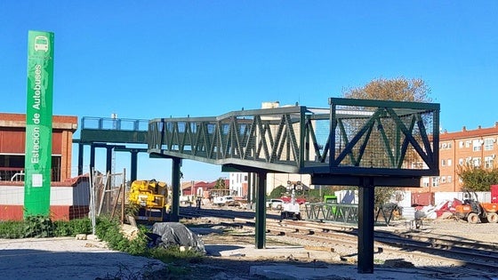 La pasarela peatonal empieza a coger forma