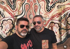 Julián Sánchez, a la derecha, impartirá el taller de costura