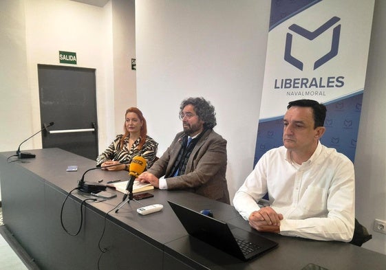 Nuria Camacho, Jaime Vega y Roberto García, dirigentes de Liberales
