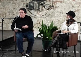 González Terriza estuvo acompañado por la joven escritora Andrea González