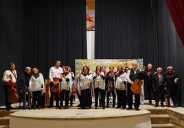 Buena parte de la 'familia' del Hogar Extremeño de Gran Vía