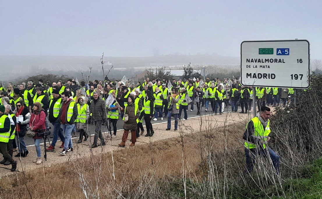 Miles de personas claman ¡Sí a Almaraz, sí al futuro!