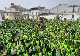 Miles de personas claman ¡Sí a Almaraz, sí al futuro!