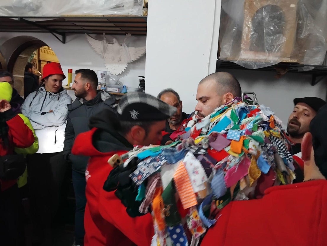 Jarramplas llena de nabos y visitantes las calles de Piornal