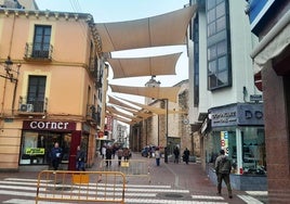 Los toldos junto a la iglesia de San Andrés