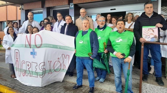 '¡No agresiones!', claman los sanitarios a las puertas del hospital Campo Arañuelo
