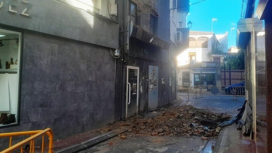 Los derribos provocados por la lluvia y el viento dificultan aún más el tráfico rodado