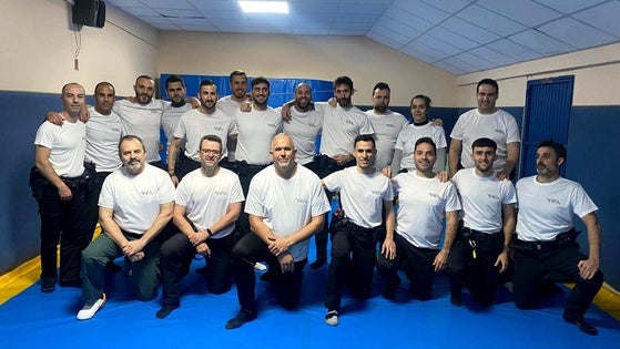 Navalmoral acoge un curso de defensa personal policial ante amenaza de arma blanca