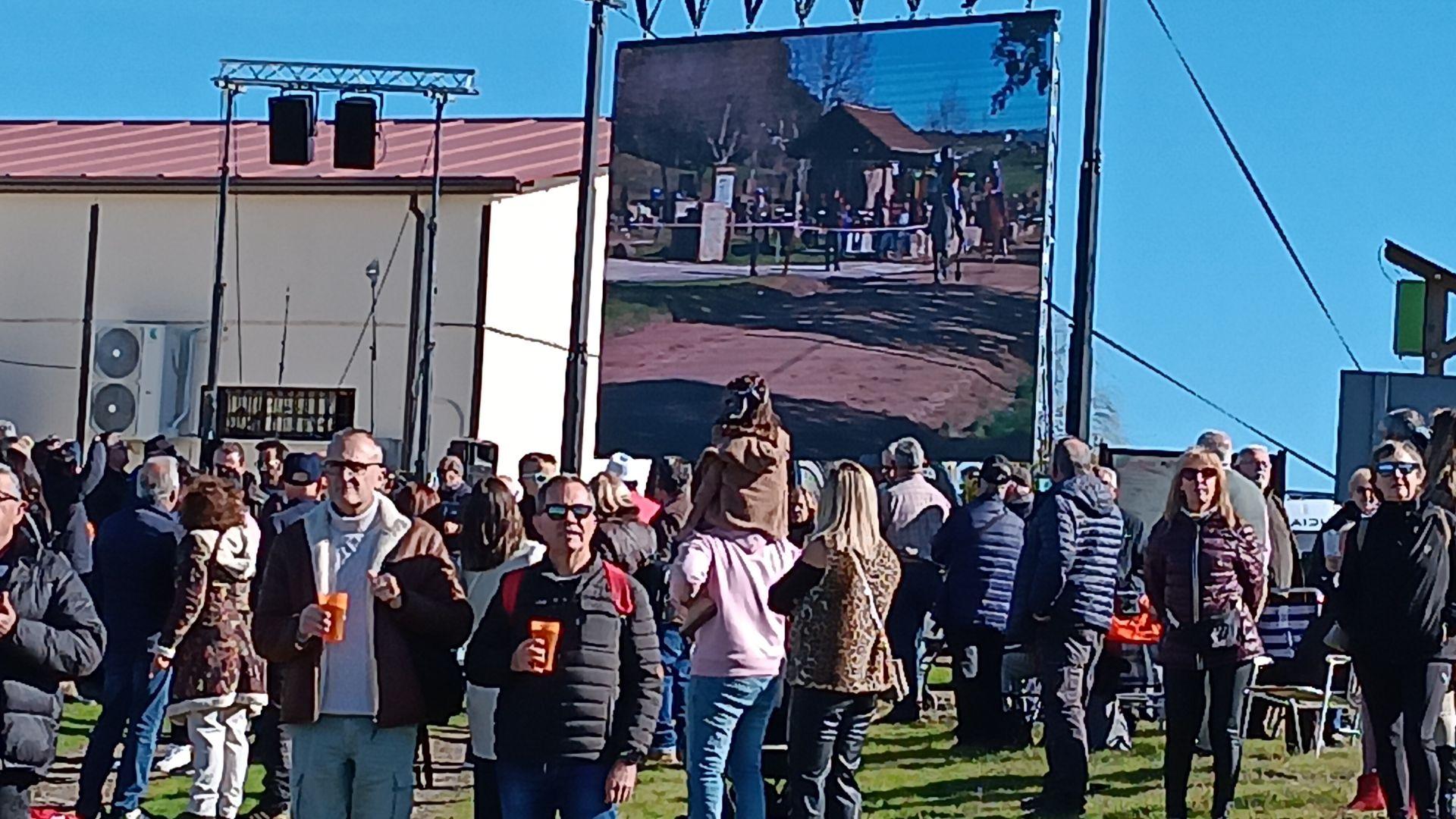 Gran ambiente en Toril en las carreras de caballos de San Blas