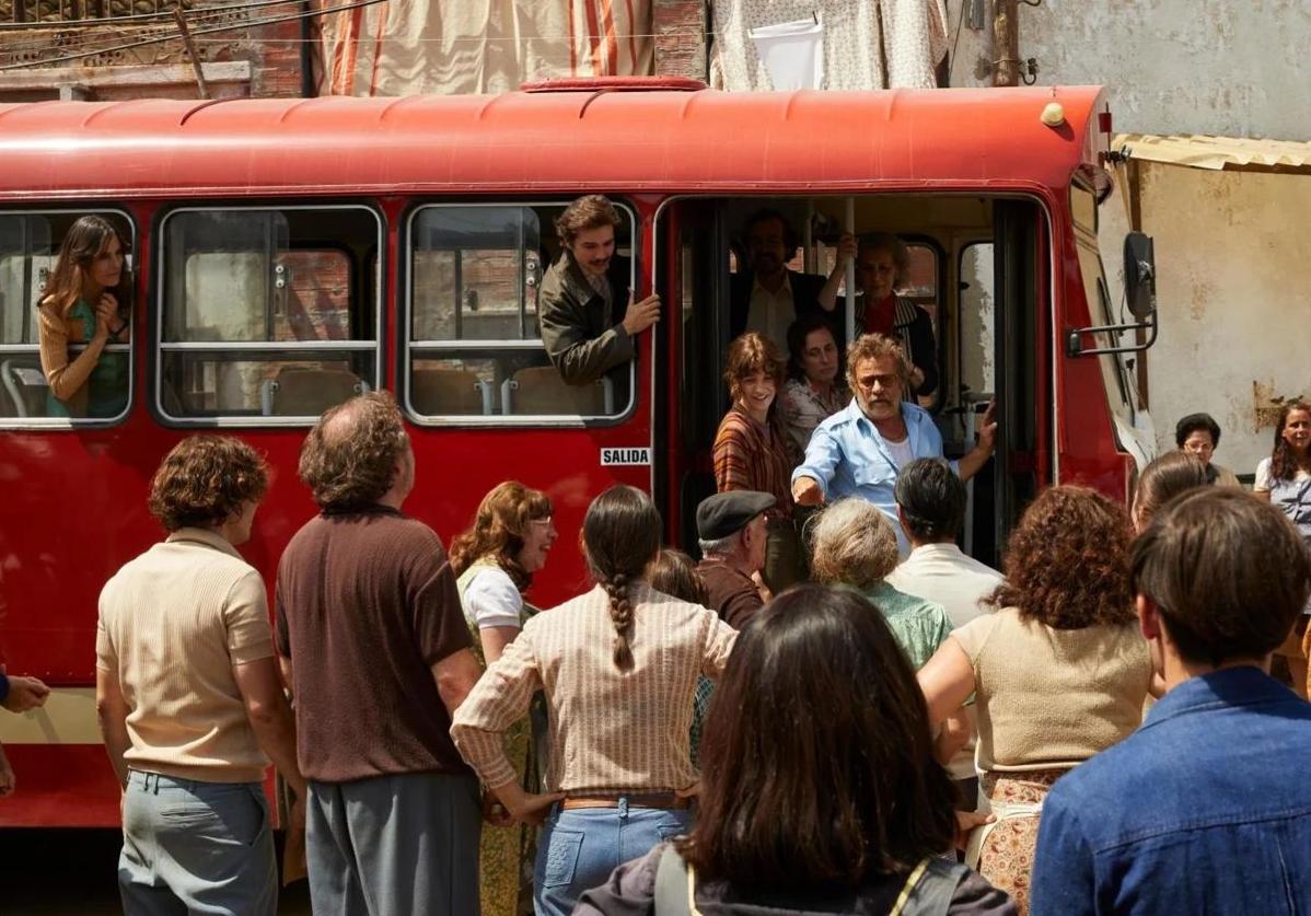 Eduard Fernández, transformado en Manolo Vital, en una escena de la película