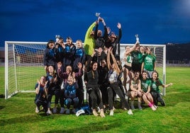 Alegría de los tres primeros equipos femeninos, con las moralas de verde