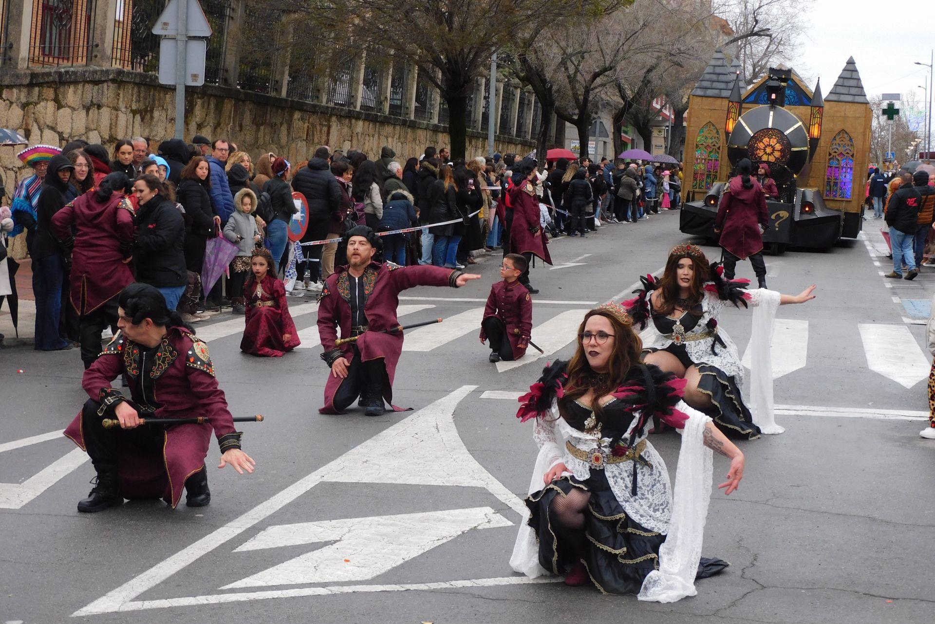 El desfile del Carnaval se impone al frío y la lluvia