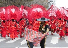 El desfile del Carnaval se impone al frío y la lluvia