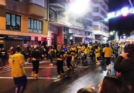 Este es el grupo que abrió el pasacalles carnavalero