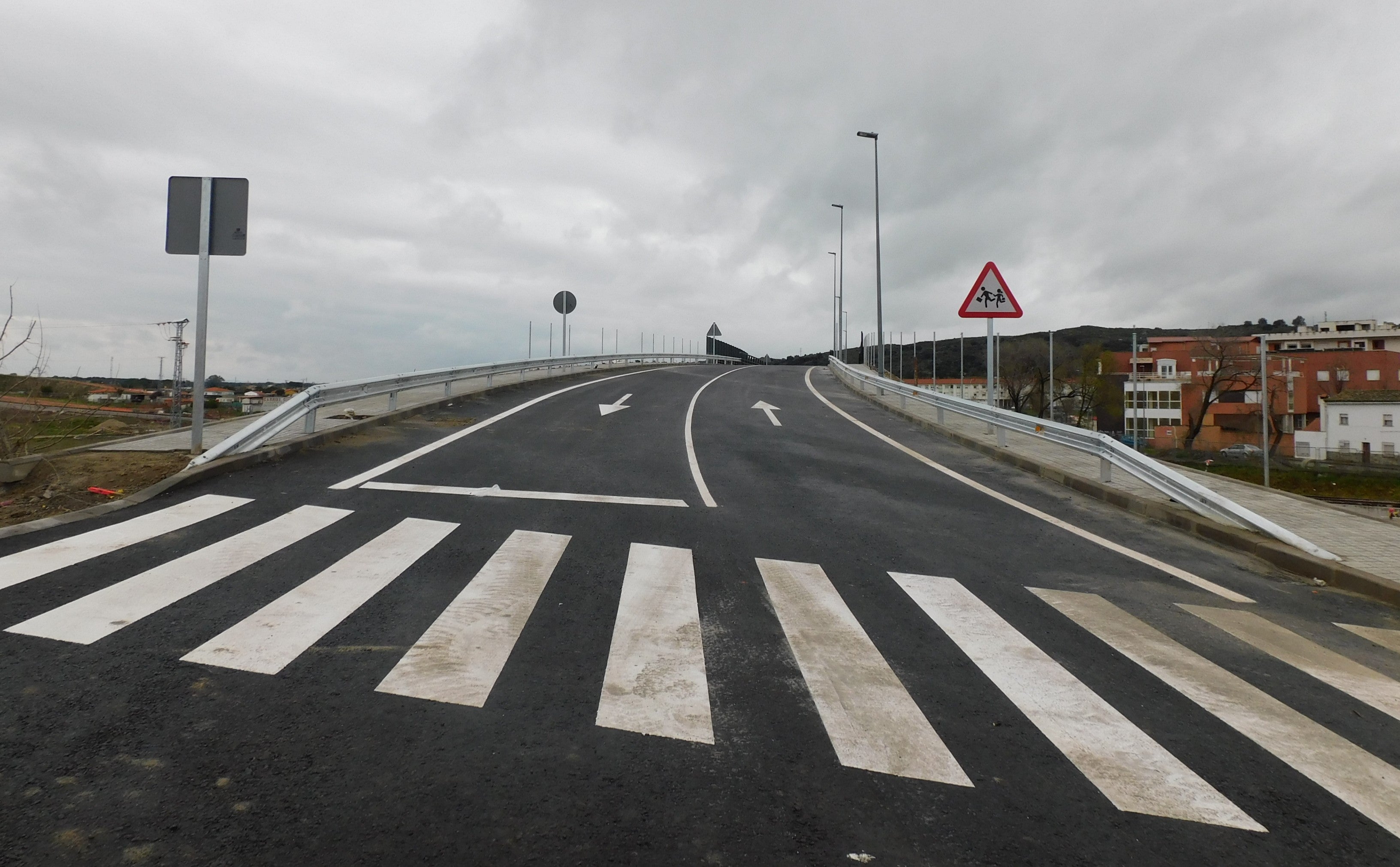 Nuevo puente entre Navarrosa y el barrio de La Paz