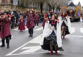 La peña El Enigma de la Máscara ganó en carrozas con 'Ganbaru: el secreto de las 8 llaves'