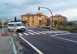 Paso de peatones con final en el campo o en una carretera sin acera