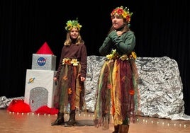 Un momento de la representación, con jóvenes protagonistas