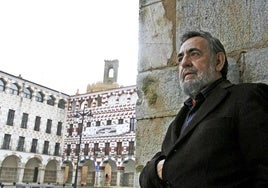 Entrega del premio al ganador de la primera edición