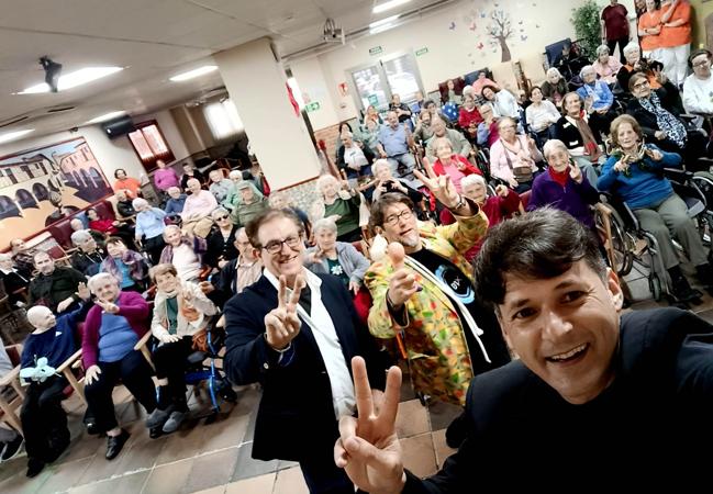 Magos y mayores en la residencia Real de Navalmora