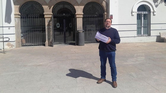 El instituto Zurbarán entrega 1.100 alegaciones para que llegue el bus urbano