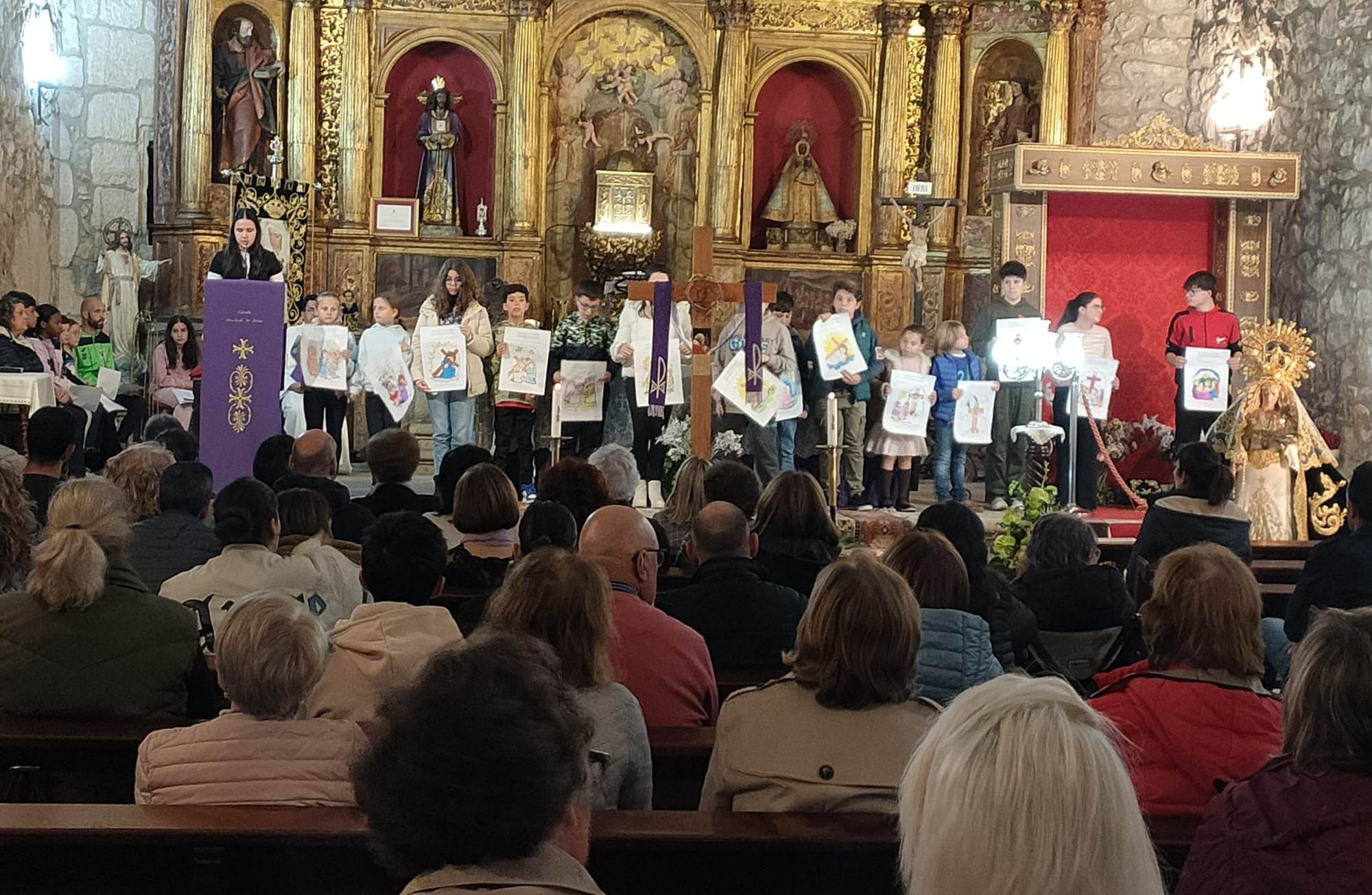 Jóvenes participantes en la celebración