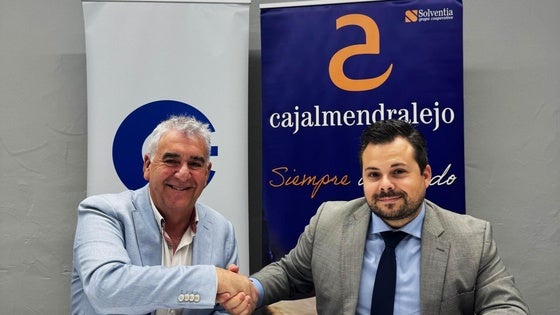 El Círculo Empresarial Moralo y Cajalmendralejo firman un convenio de colaboración
