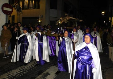 La sobrecogedora procesión del Silencio da paso al Triduo Pascual
