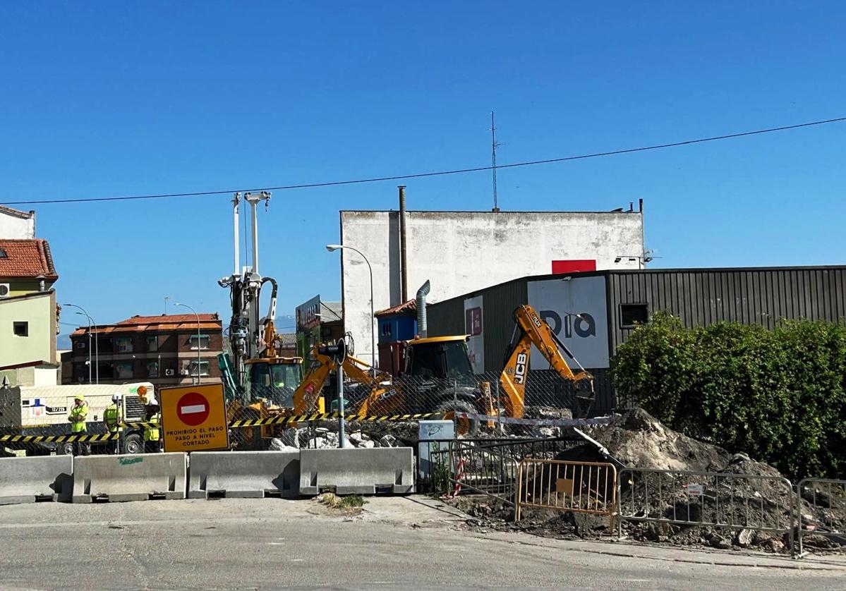 El Ayuntamiento debe atender el daño que sufren vecinos, empresas y trabajadores por las obras del tren