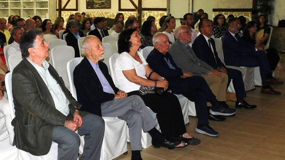 Este viernes se entregan los premios literarios 'Encina de Plata' y Víctor Chamorro